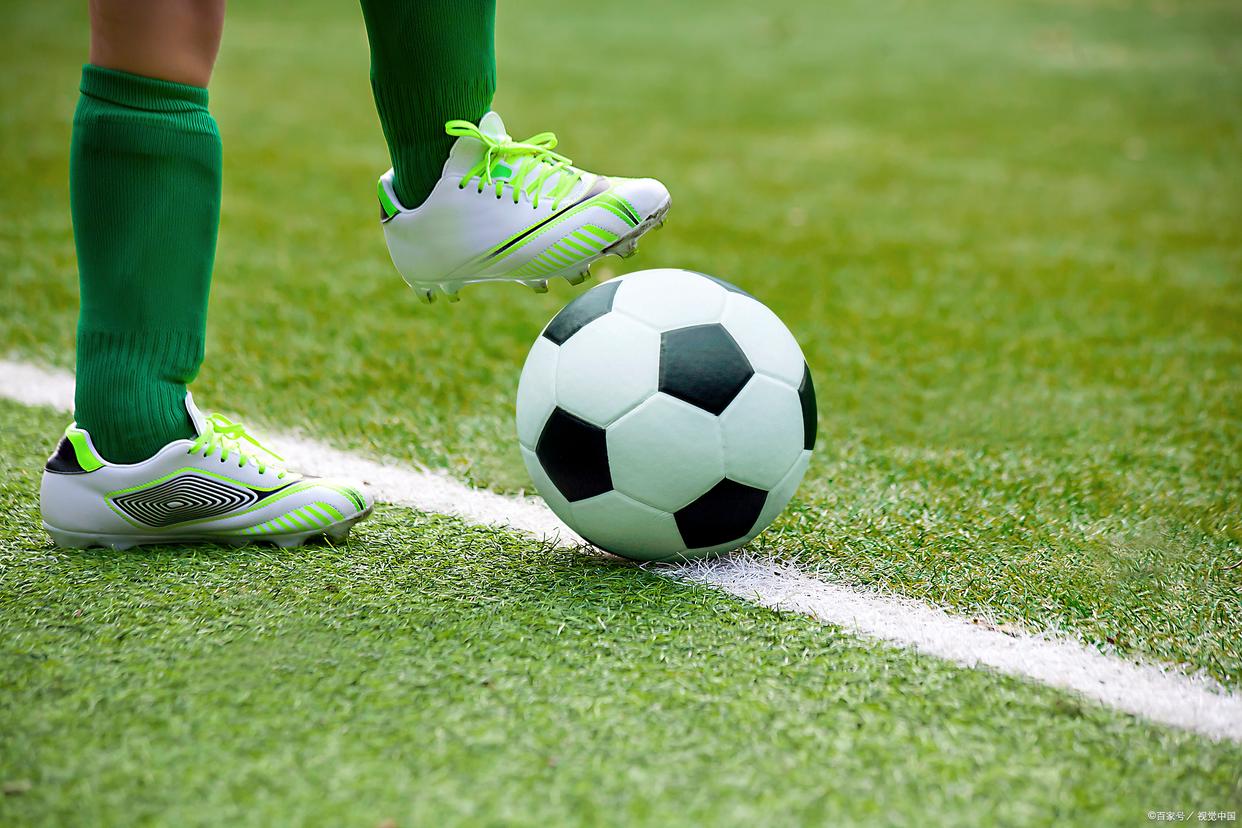 平的足球盛